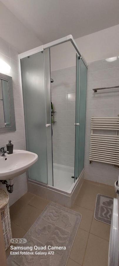 Beszedes-Lak, Aranypart Apartment Сиофок Екстериор снимка